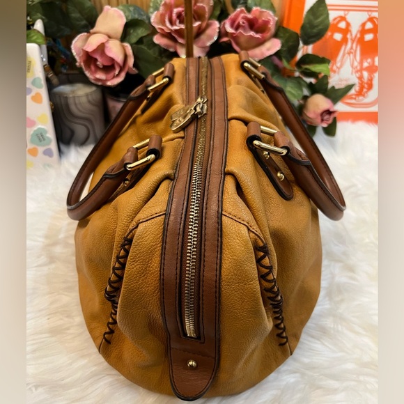 ⭐️MCM Soft Leather Handbag - Picture 7 of 15